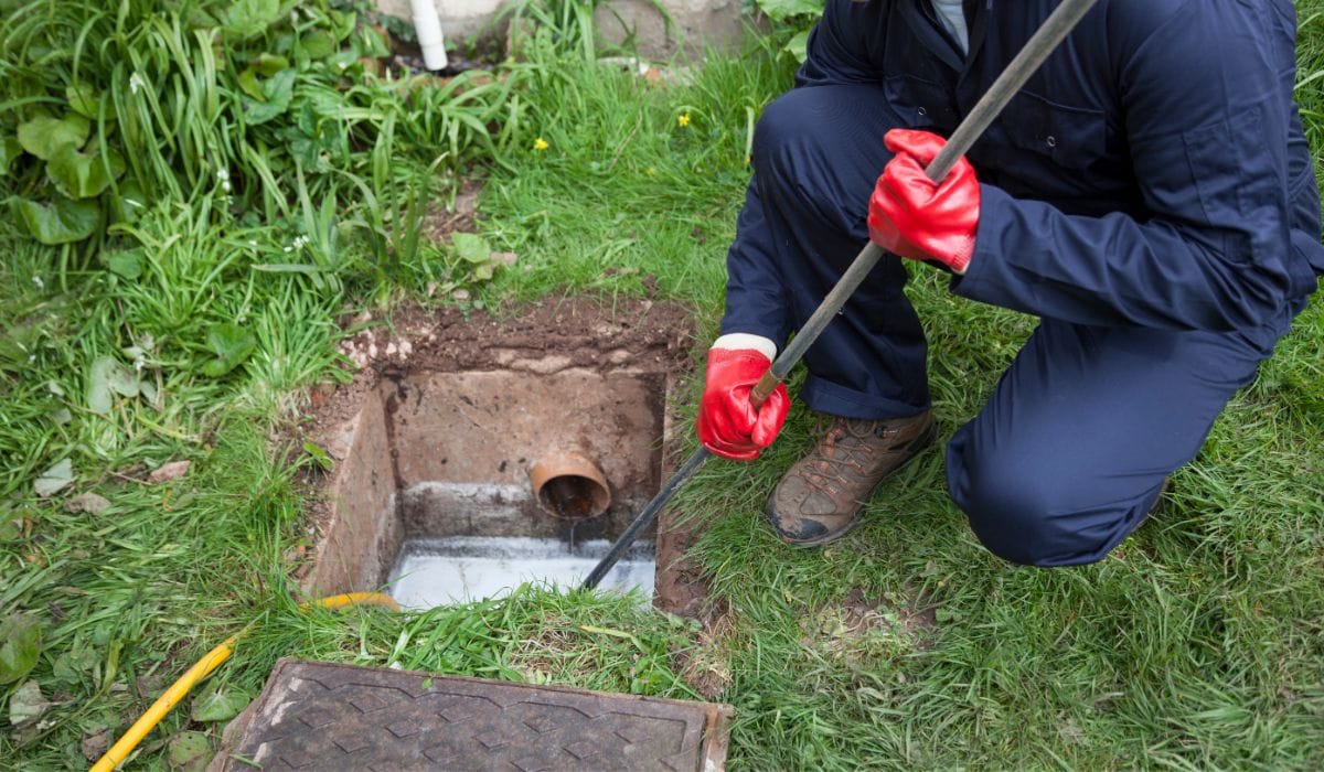 drains services - main unlocking an outside sewer pipe