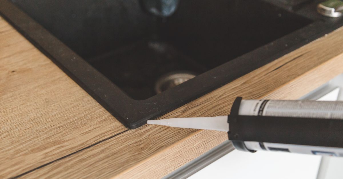 Sealing a kitchen sink